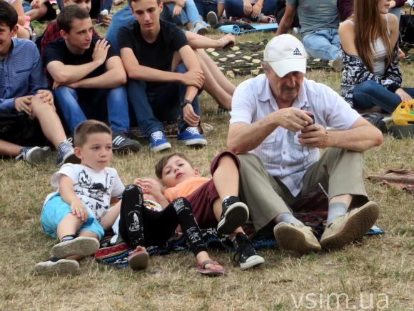 Б'ють рекорди: кілька сотень хмельничан прийшли на безкоштовний мультик на стадіоні, фото №5 на сайті vsim.ua