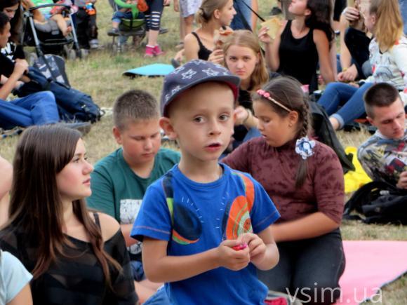 Б'ють рекорди: кілька сотень хмельничан прийшли на безкоштовний мультик на стадіоні, фото №6 на сайті vsim.ua