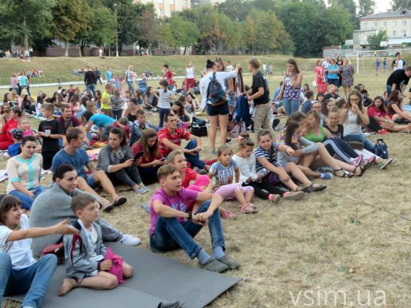 Б'ють рекорди: кілька сотень хмельничан прийшли на безкоштовний мультик на стадіоні, фото №7 на сайті vsim.ua
