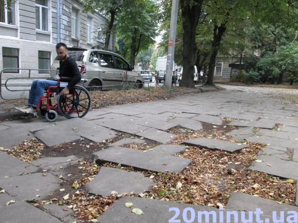 Чи зручний Тернопіль для людини в інвалідному візку. Експеримент "20 хвилин", фото №2 на сайті 20minut.ua