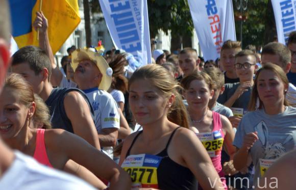 Хмельницький біжить. На масовий пробіг прийшло майже 2 тисячі людей, фото №19 на сайті vsim.ua
