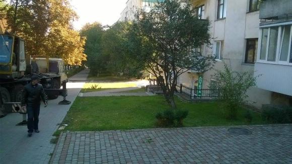МАФ з зупинки на Карпенка демонтували, фото №1 на сайті 20minut.ua