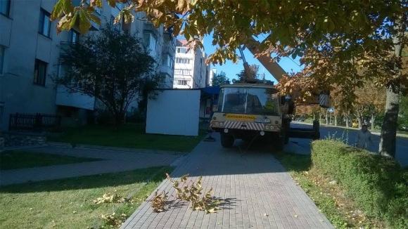МАФ з зупинки на Карпенка демонтували, фото №2 на сайті 20minut.ua