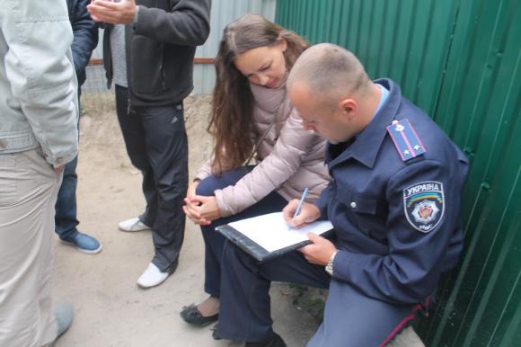 Мешканці протестують проти будівництва висотки. Забудовник каже, що це буде паркінг, фото №2 на сайті 20minut.ua
