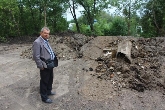 Мул з озера на Тяжилові не вивозять, бо люди заборонили виїзд вантажівкам, фото №1 на сайті 20minut.ua