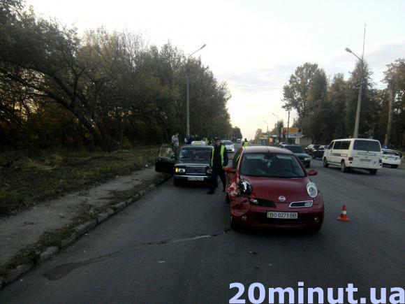 На Бродівській зіткнулись Nissan та "жигуль" таксі, фото №2 на сайті 20minut.ua