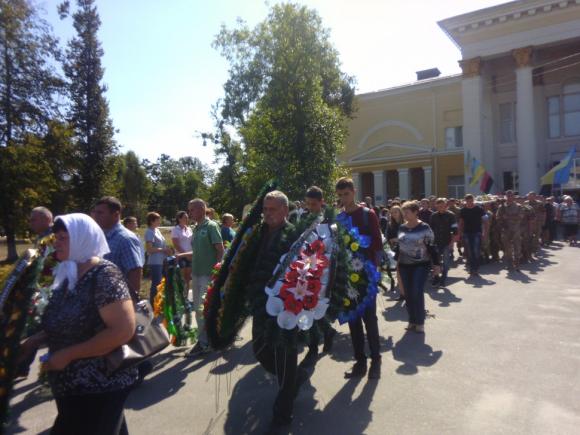 На Хмельниччині попрощалися з 22-річним Романом Власюком, який загинув в АТО, фото №3 на сайті vsim.ua