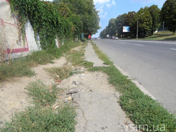 Небезпечні і розтрощені хмельницькі тротуари «виганяють» пішоходів на дорогу, фото №15 на сайті vsim.ua