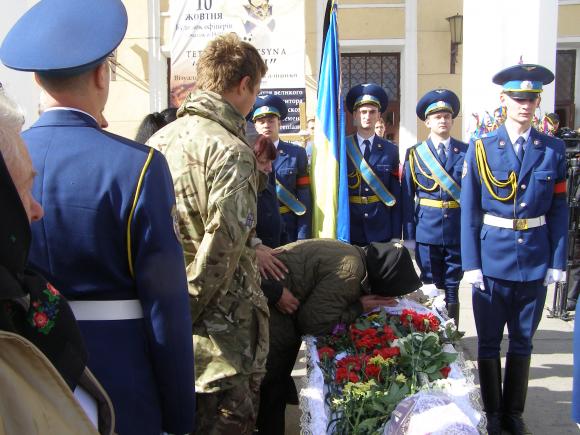 Під час прощання з Іллею Жабіцьким у Вінниці проклинали Путіна, фото №4 на сайті 20minut.ua