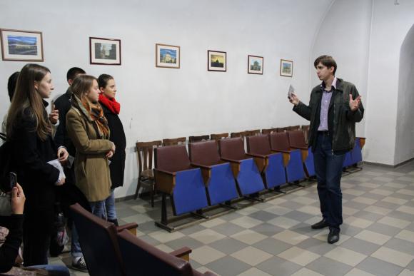 Сотні людей спустилися в підземні ходи вінницького монастиря капуцинів, фото №3 на сайті 20minut.ua