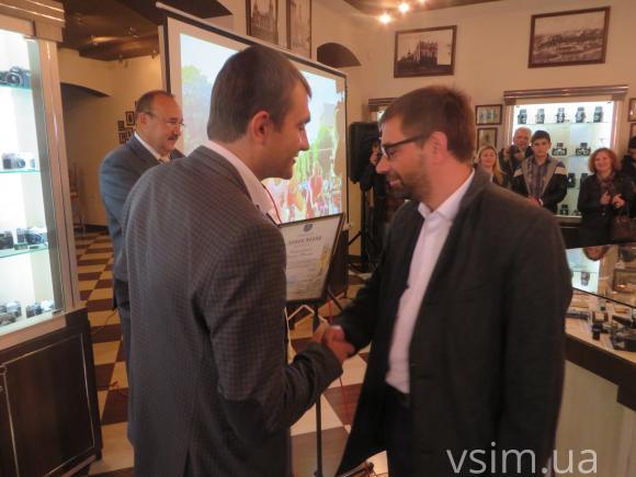 Світлина з параду вишиванок перемогла на фотоконкурсі 