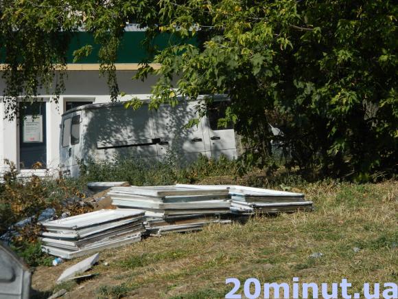 Тернополяни викидають старі вікна на смітник, хоча це заборонено, фото №1 на сайті 20minut.ua