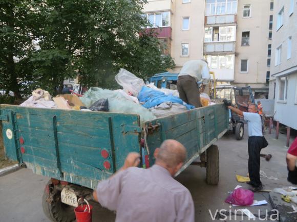 У Хмельницькому квартира-сміттєзвалище на дев'ятому поверсі затопила сусідів, фото №12 на сайті vsim.ua