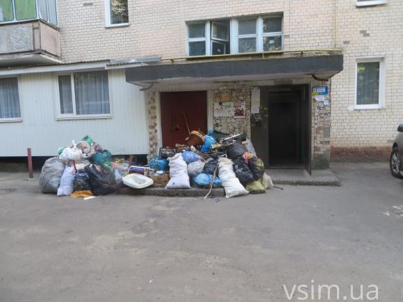 У Хмельницькому квартира-сміттєзвалище на дев'ятому поверсі затопила сусідів, фото №5 на сайті vsim.ua