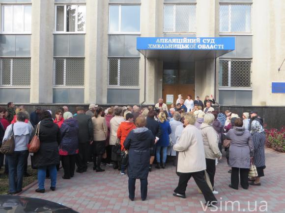 У Хмельницькому під апеляційним судом мітингують селяни, фото №1 на сайті vsim.ua