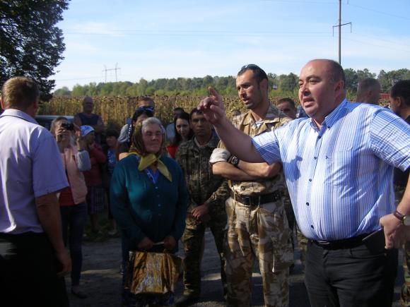 В Іллінцях перекрили трасу - протестували проти афери із землею на мільйон гривень, фото №6 на сайті 20minut.ua