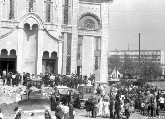 Вінничани просять відновити Озеро Миру біля храму баптистів на Максимовича, фото №2 на сайті 20minut.ua
