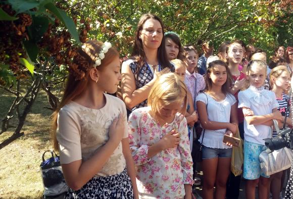 Всі разом співали гімн, а багато хто з дітей ще й нагороди отримав, фото №4 на сайті 20minut.ua