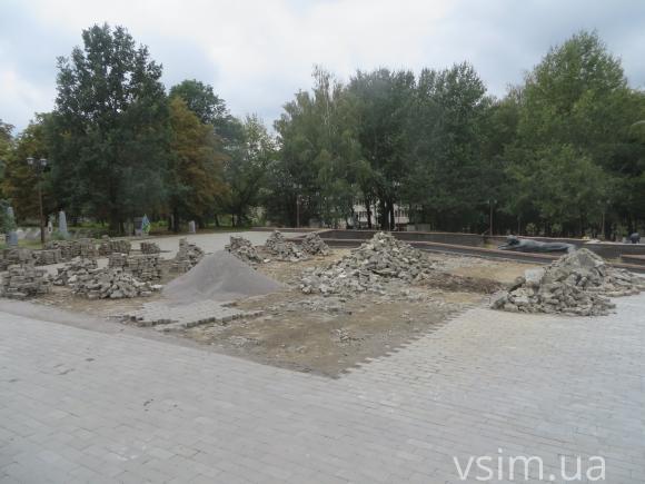 За місяць військове кладовище по Кам’янецькій обкладуть новою плиткою, фото №3 на сайті vsim.ua