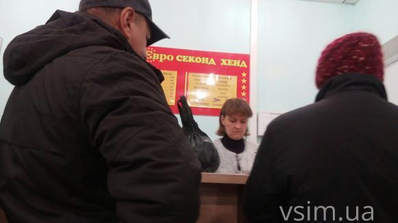 Ажіотаж у секонд-хенді: як хмельничани скупляються у день завозу, фото №8 на сайті vsim.ua