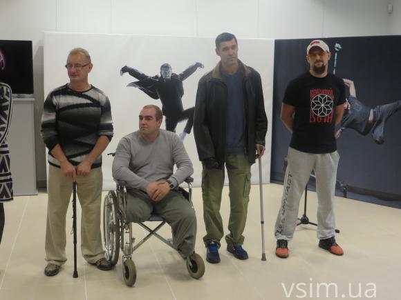 Без ноги, але з жагою до життя: у Хмельницькому відкрили виставку світлин поранених бійців АТО, фото №2 на сайті vsim.ua