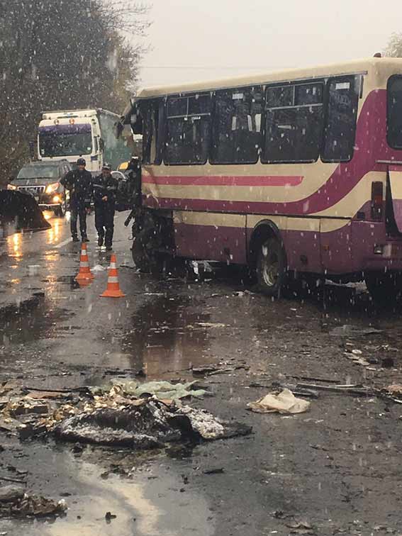 Біля Петрика пасажирський автобус зіткнувся з бусом. Загинула пасажирка та ще четверо постраждали (ВІДЕО), фото №1 на сайті 20minut.ua