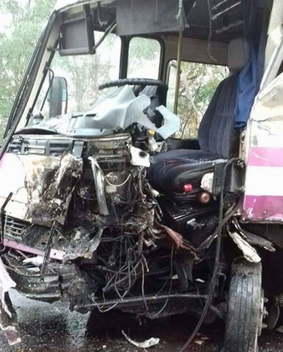 Біля Петрика пасажирський автобус зіткнувся з бусом. Загинула пасажирка та ще четверо постраждали (ВІДЕО), фото №2 на сайті 20minut.ua