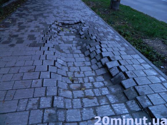 Бруківку на Злуки почали мостити наново, фото №1 на сайті 20minut.ua