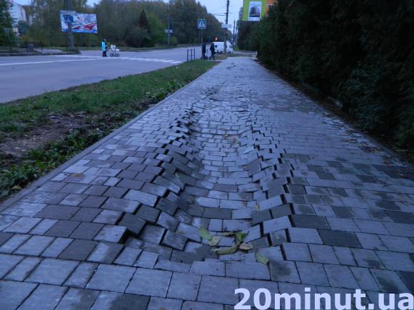 Бруківку на Злуки почали мостити наново, фото №2 на сайті 20minut.ua