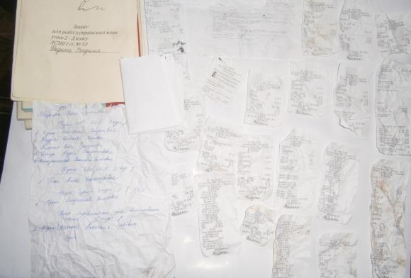 Чеки з магазинів і обкладинки від зошитів: на Хмельниччині знайшли львівське сміття, фото №1 на сайті vsim.ua