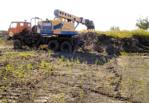 Два озера на Тяжилові: в одному немає води, а інше — закінчать у жовтні, фото №1 на сайті 20minut.ua