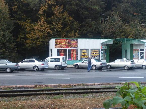 Фото дня: Голі дівчата на пасіку, або нижня білизна для екстремалів на сайті 20minut.ua Фото дня: Голі дівчата на пасіку, або нижня білизна для екстремалів, фото №1 на сайті 20minut.ua