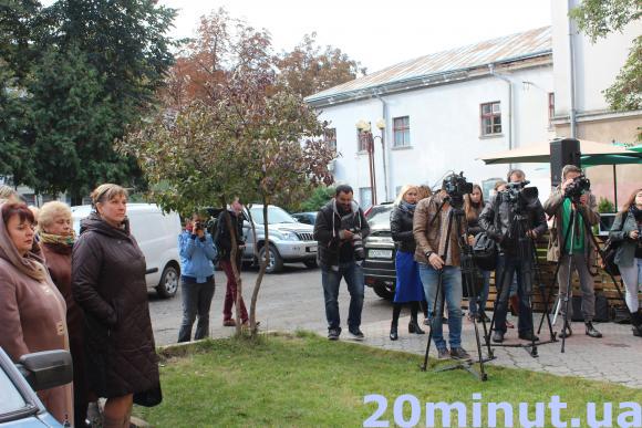 Лідеру гурту "Брати Гадюкіни" та автору пісні "Файне місто Тернопіль" встановили анотаційну дошку, фото №3 на сайті 20minut.ua