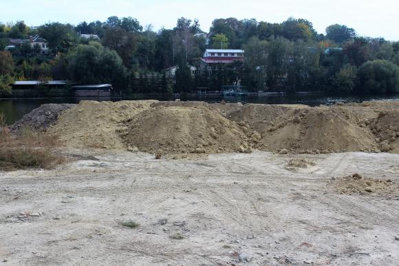 На Коріатовичів забудовують берег Бугу. Хто будує і чи є дозвіл — невідомо, фото №4 на сайті 20minut.ua