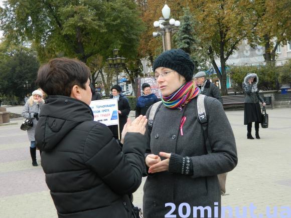 На Театралці тернополянкам розповідають, як побороти рак грудей, фото №2 на сайті 20minut.ua