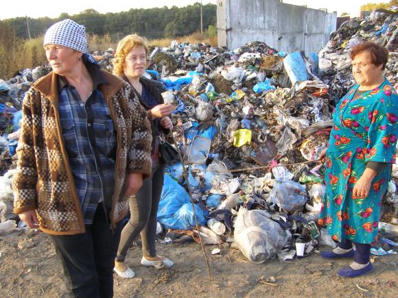 На Вінниччині заблокували машини з львівським сміттям. Його везуть у Стадницю?, фото №1 на сайті 20minut.ua