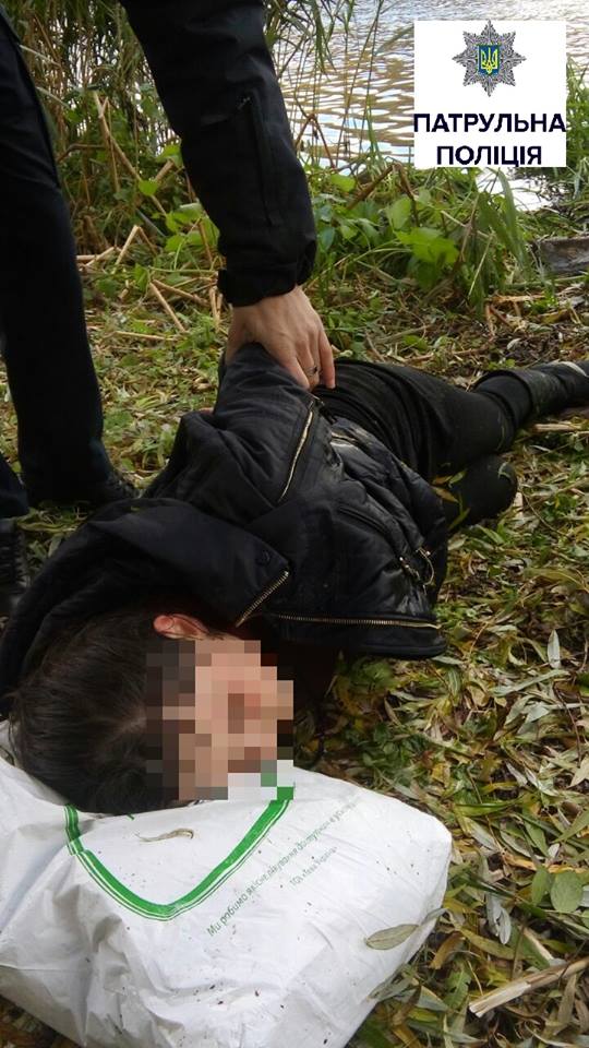На Зарічній коп роздягнувся та стрибнув в Буг, щоб врятувати самогубцю (ФОТО), фото №2 на сайті 20minut.ua