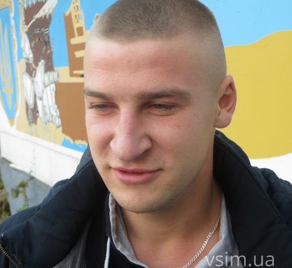 Під сльози батьків у Хмельницькому проводжали до армії десять призовників, фото №1 на сайті vsim.ua