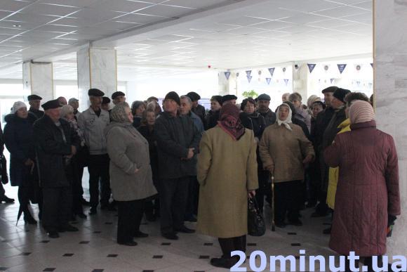 Пікет в ТНЕУ: представники радгоспу хочуть повернути свої землі, фото №2 на сайті 20minut.ua