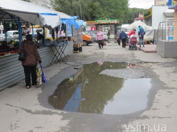 Після дощу вода у дворах Хмельницького стоїть кілька днів, фото №8 на сайті vsim.ua