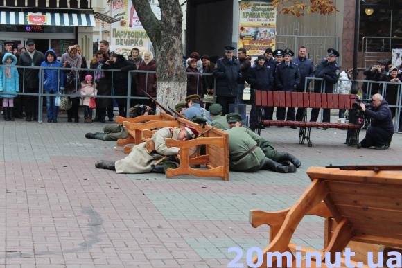 Реконструкция боевых действий УНР и белогвардейцев в центре Винницы, фото №4 на сайті 20minut.ua