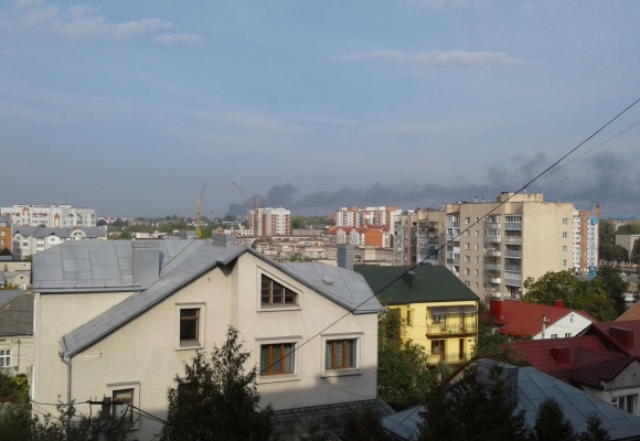 Тернополяни знову скаржаться, що у депо палять токсичні шпали, фото №1 на сайті 20minut.ua