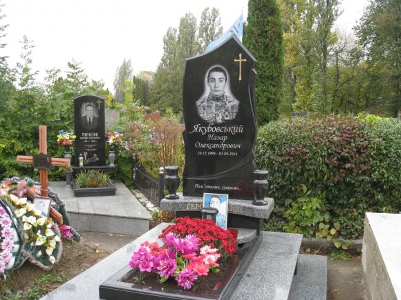У Хмельницькому встановили 13 пам’ятників на могилах загиблих військових, фото №1 на сайті vsim.ua