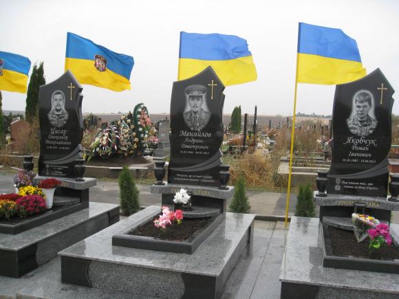 У Хмельницькому встановили 13 пам’ятників на могилах загиблих військових, фото №2 на сайті vsim.ua