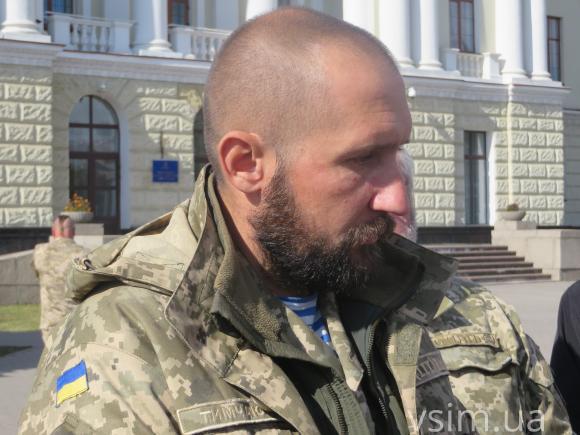 У Хмельницькому зі сльозами та на колінах прощалися з лейтенантом Максимом Яровцем, фото №2 на сайті vsim.ua