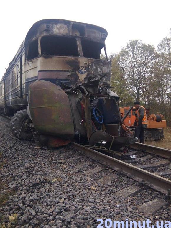 У Літинському районі зіткнувся потяг та лісовоз. Є загиблі та постраждалі (ФОТО.ВІДЕО), фото №3 на сайті 20minut.ua