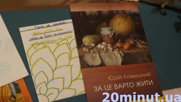 У Житомирі відкрили патріотичну виставку картин “Листи героям” художника Юрія Камишного, фото №3 на сайті 20minut.ua