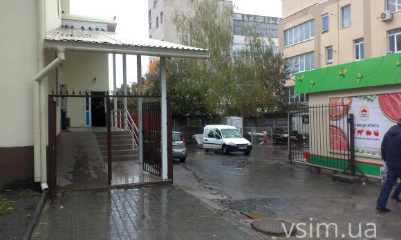 В мерії задумали "переселити" стихійних торговців з проспекту на територію ринку "Приватна справа", фото №1 на сайті vsim.ua