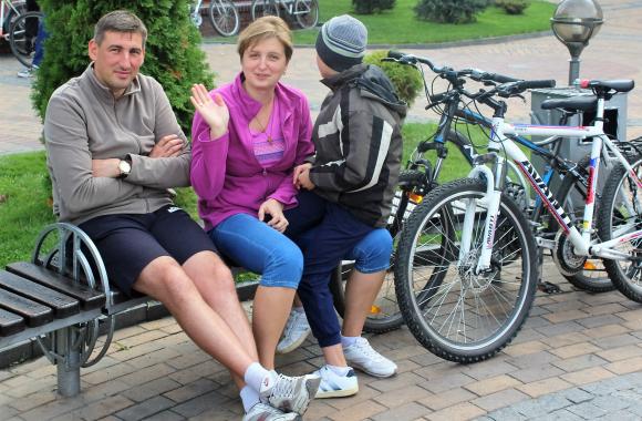 Вчителі на великах на своє професійне свято влаштували пробіг містом, фото №1 на сайті 20minut.ua