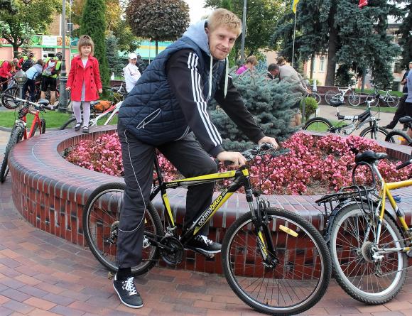 Вчителі на великах на своє професійне свято влаштували пробіг містом, фото №3 на сайті 20minut.ua